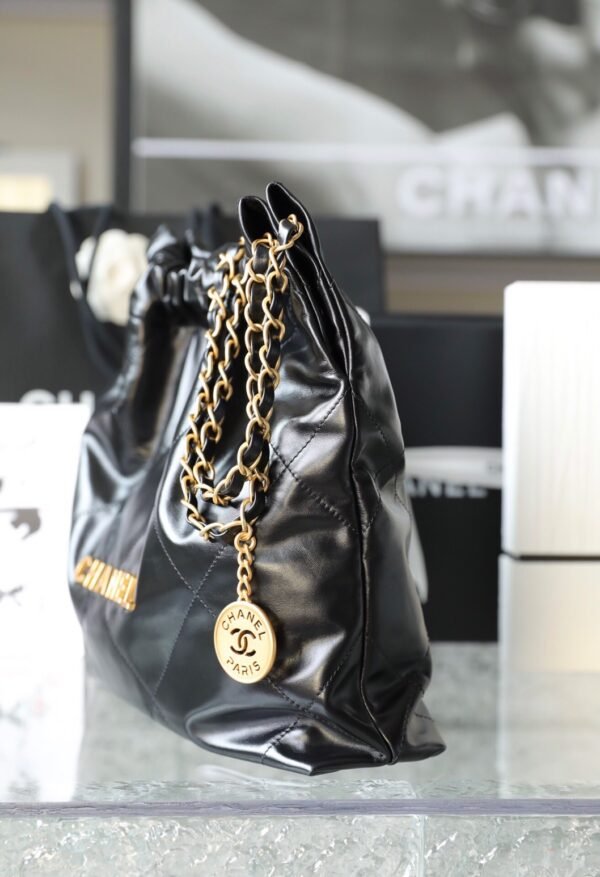 Chane1 22s 黑色金字 小号 (3) CHANEL 22 SMALL HANDBAG Gold buckle
