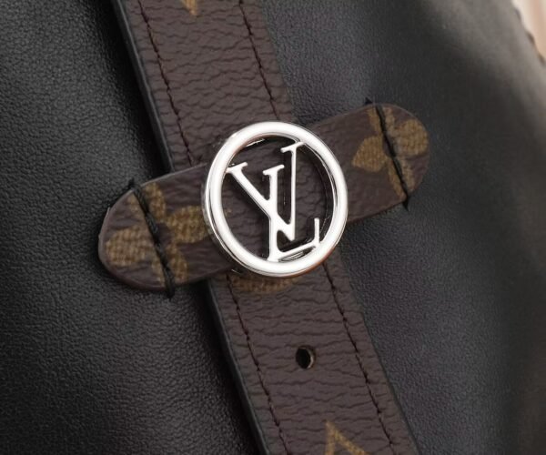 LOUIS VUITTON CarryAll Vibe MM