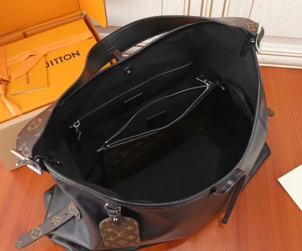 LOUIS VUITTON CarryAll Vibe MM