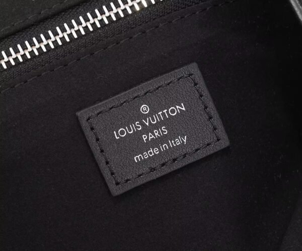 LOUIS VUITTON CarryAll Vibe MM