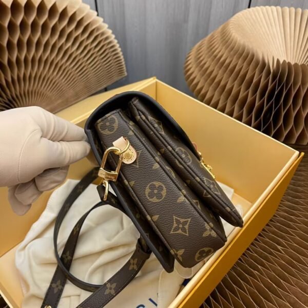 LOUIS VUITTON Pochette Métis M44875