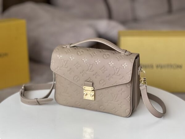 LOUIS VUITTON Pochette Métis M44881