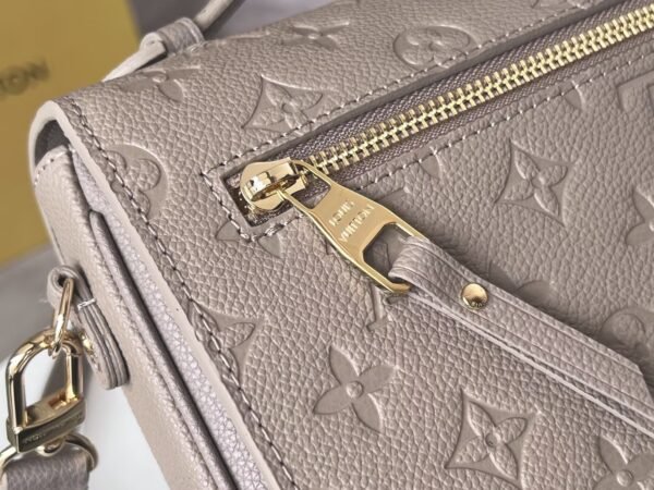 LOUIS VUITTON Pochette Métis M44881