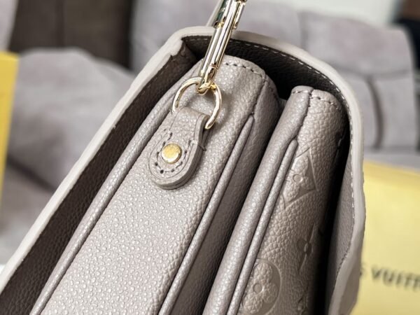 LOUIS VUITTON Pochette Métis M44881