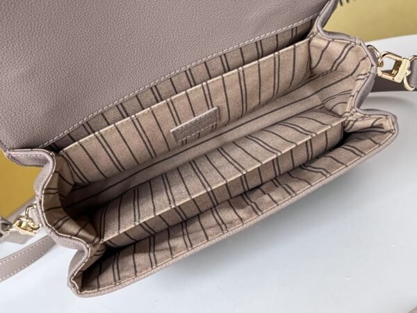 LOUIS VUITTON Pochette Métis M44881