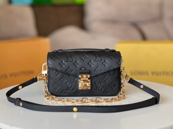 M46595 (1) LOUIS VUITTON Pochette Metis East West