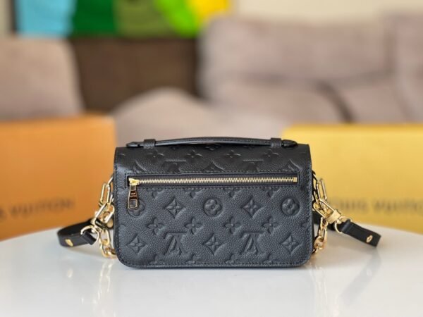 M46595 (3) LOUIS VUITTON Pochette Metis East West