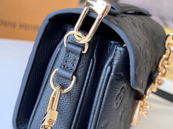 M46595 (5) LOUIS VUITTON Pochette Metis East West