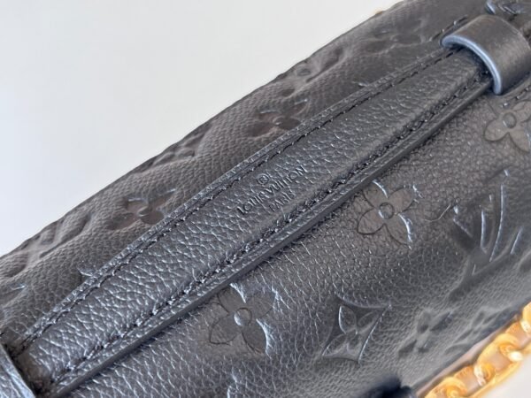 M46595 (7) LOUIS VUITTON Pochette Metis East West