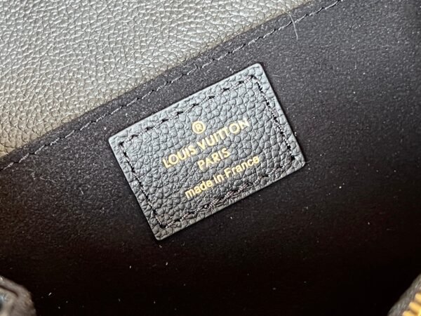 M46595 (9) LOUIS VUITTON Pochette Metis East West