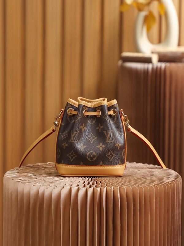 M81266 (3) LOUIS VUITTON Nano Noé M81266
