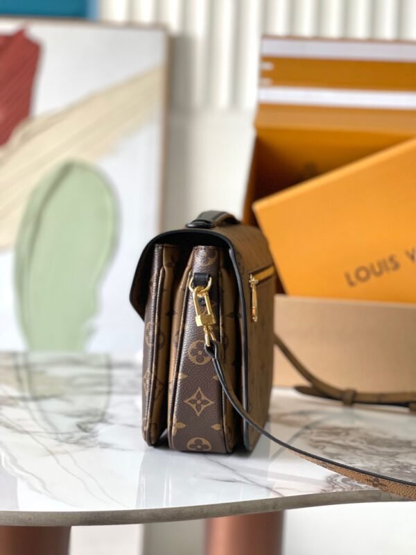 LOUIS VUITTON Pochette Métis M44876