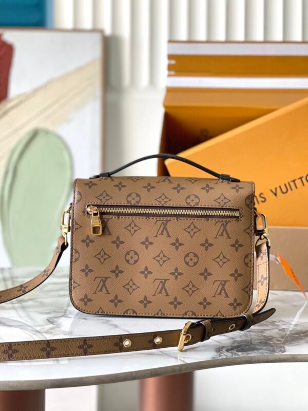 LOUIS VUITTON Pochette Métis M44876