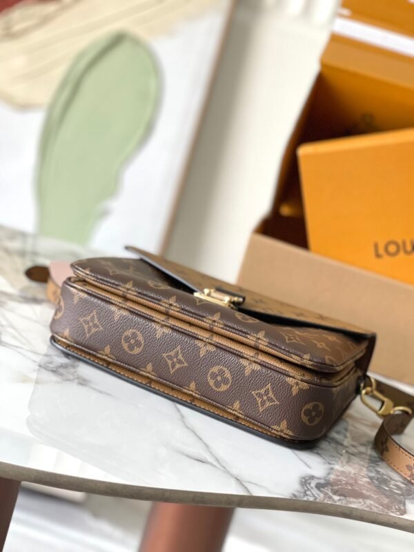 LOUIS VUITTON Pochette Métis M44876