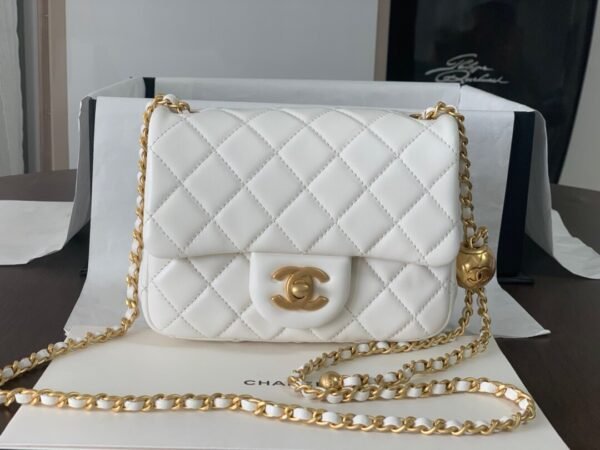 小金球 小号白色 (1) Chanel Small Golden Ball Mini flap bag