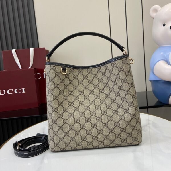 GUCCI EMBLEM SMALL SHOULDER BAG 815103