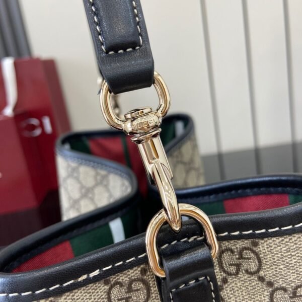 GUCCI EMBLEM SMALL SHOULDER BAG 815103