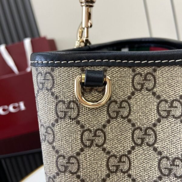 GUCCI EMBLEM SMALL SHOULDER BAG 815103