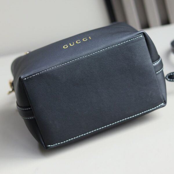 GUCCI EMBLEM MINI BUCKET BAG 815118