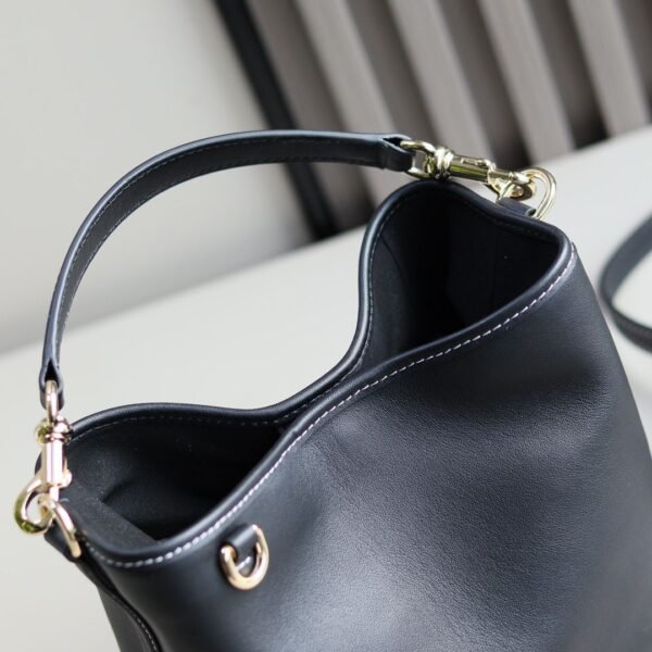 GUCCI EMBLEM MINI BUCKET BAG 815118