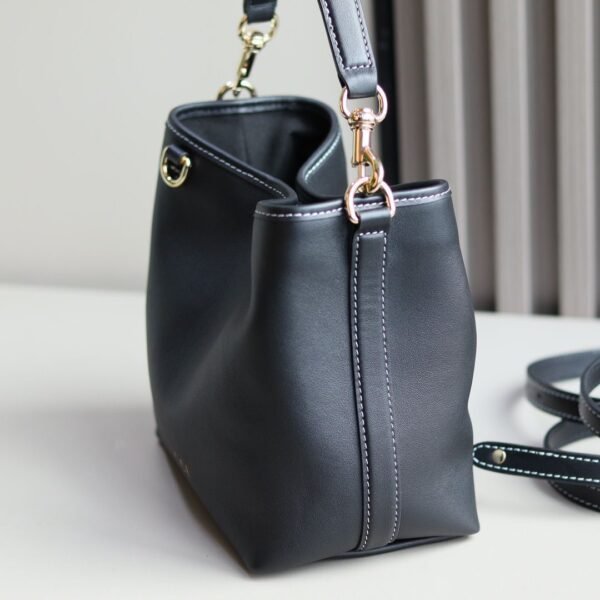 GUCCI EMBLEM MINI BUCKET BAG 815118