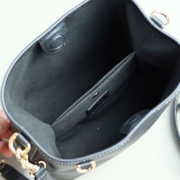 GUCCI EMBLEM MINI BUCKET BAG 815118