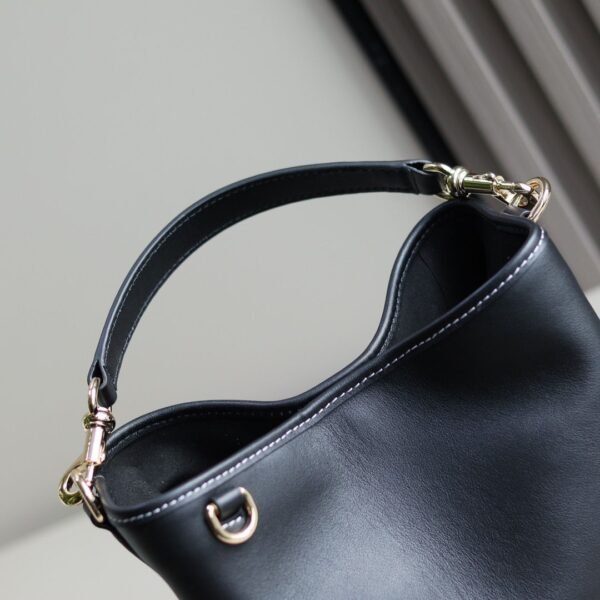 GUCCI EMBLEM MINI BUCKET BAG 815118