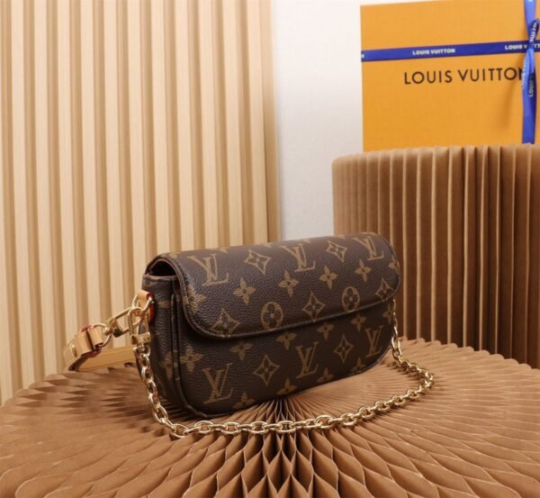 LV M81911 (5) LOUIS VUITTON Wallet on Chain Ivy M81911