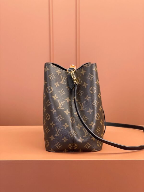 M44020 (2) LOUIS VUITTON NéoNoé MM M44020