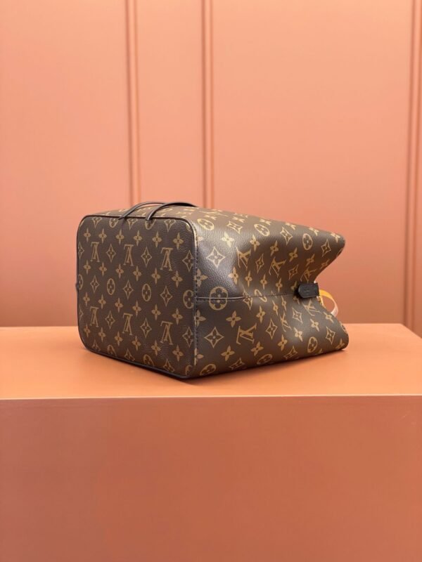 M44020 (5) LOUIS VUITTON NéoNoé MM M44020