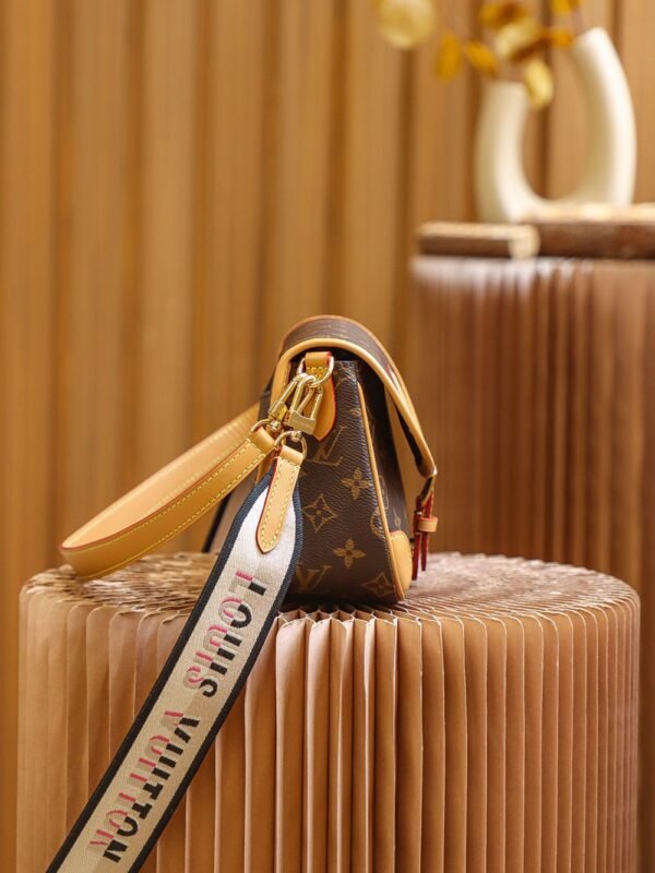 M45985 (3) A Louis Vuitton Diane satchel M45985