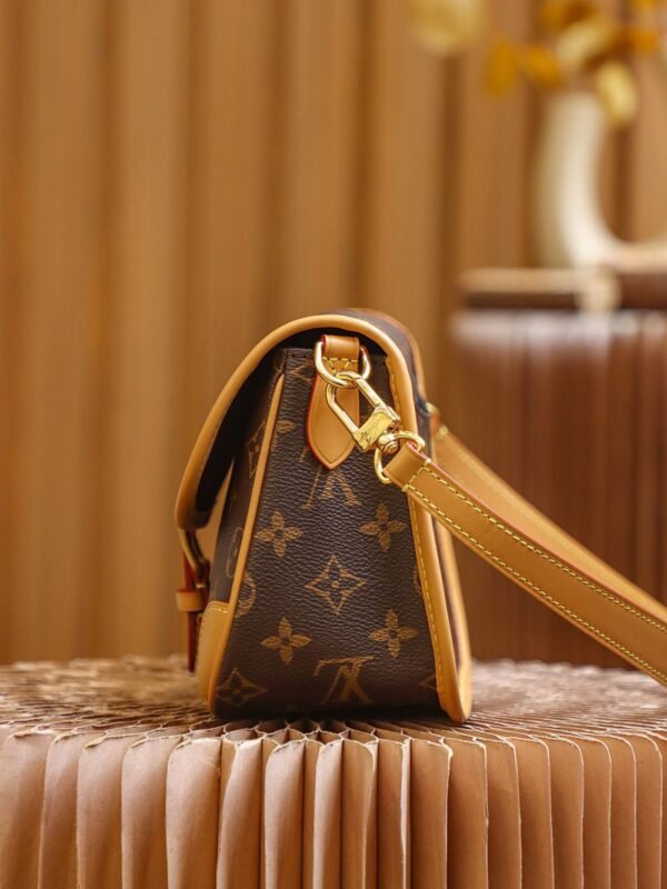 M45985 (5) A Louis Vuitton Diane satchel M45985