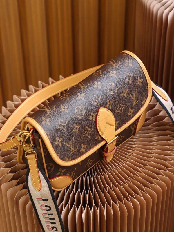 M45985 (8) A Louis Vuitton Diane satchel M45985