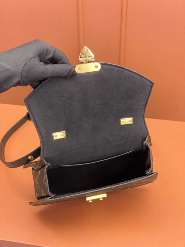 M46548 (4) LV Tilsitt M46548