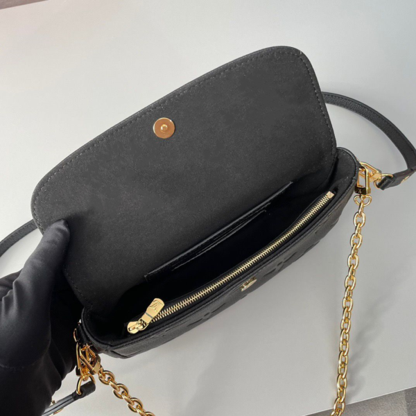 M82154 (4) LOUIS VUITTON Wallet On Chain Ivy M82154