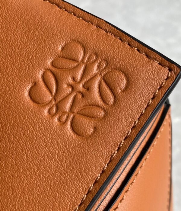 loewe Puzzle 中号 棕色 (8) LOEWE Medium Classic Puzzle Bag in Cowhide