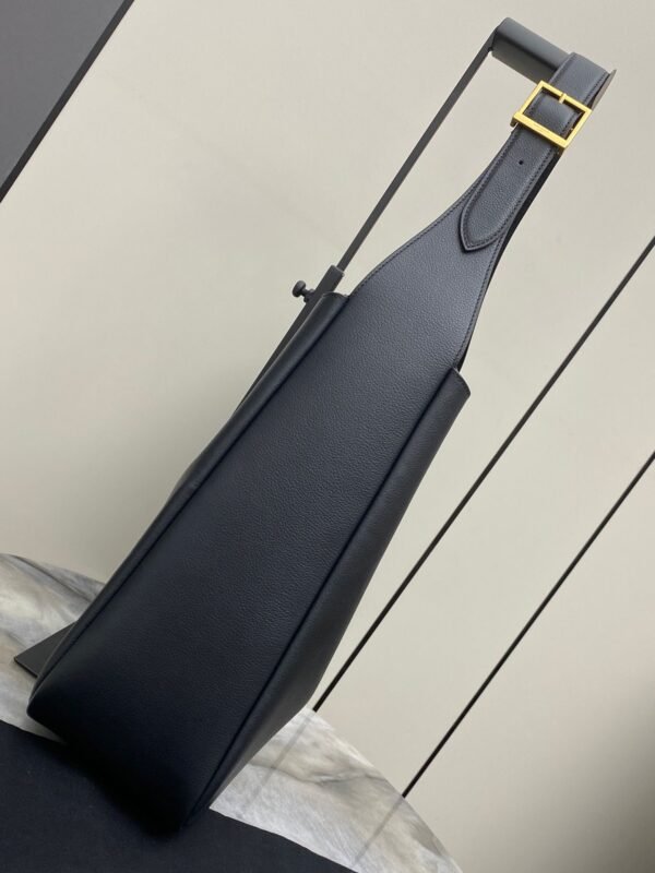 YSL LE 5 À 7 SUPPLE LARGE IN GRAINED LEATHER