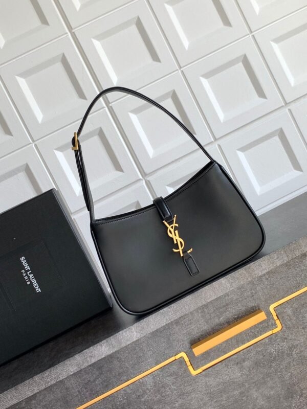 YSL LE 5 À 7 IN SMOOTH LEATHER