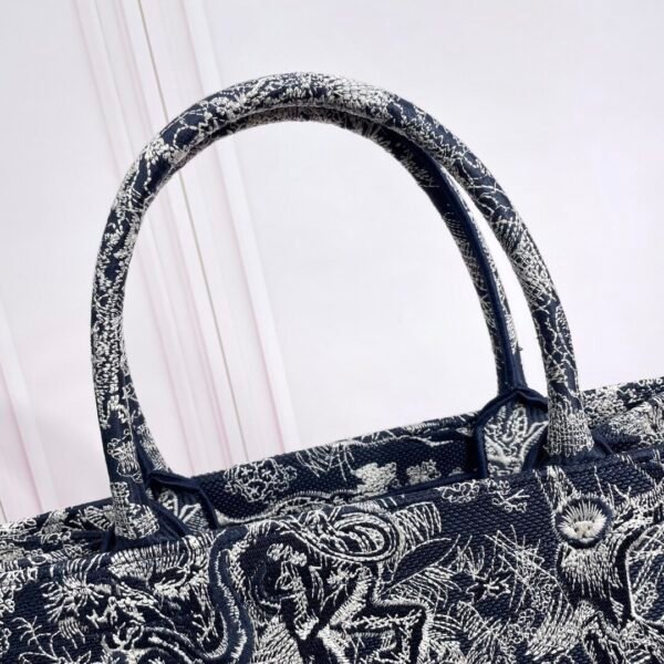 Medium Dior Tote Bag Jouy print embroidery