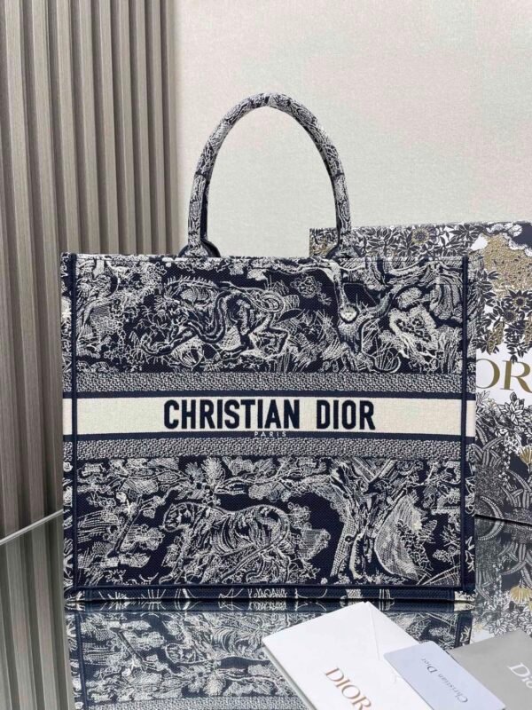 迪奥 book tote 新蓝色老虎大号 (2) Large Dior Tote Bag Jouy print embroidery