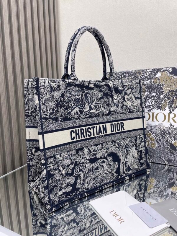 迪奥 book tote 新蓝色老虎大号 (4) Large Dior Tote Bag Jouy print embroidery