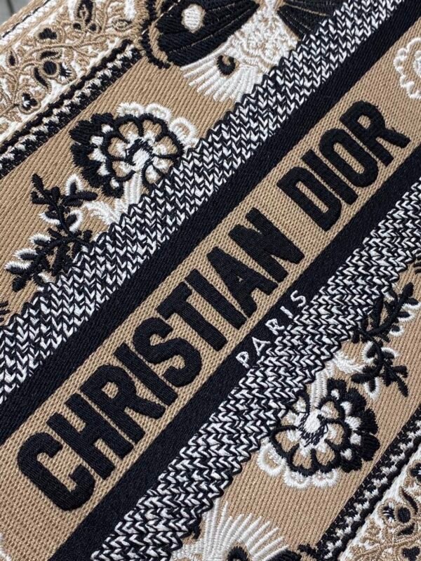 迪奥 book tote 花蝴蝶系列小号 (2) Small Dior Book Tote Bag Floral Butterfly Pattern