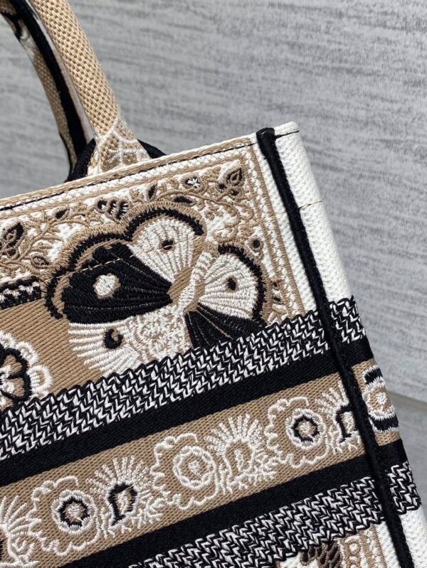 迪奥 book tote 花蝴蝶系列小号 (5) Small Dior Book Tote Bag Floral Butterfly Pattern