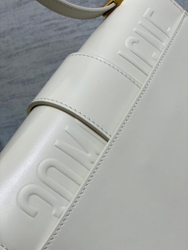 迪奥Montaigne 中号 白色牛皮 (4) DIOR 30 Montaigne East-West Bag with Chain