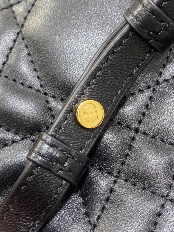 迪奥caro 背包黑金 (7) Dior Small Caro Backpack Macrocannage Lambskin