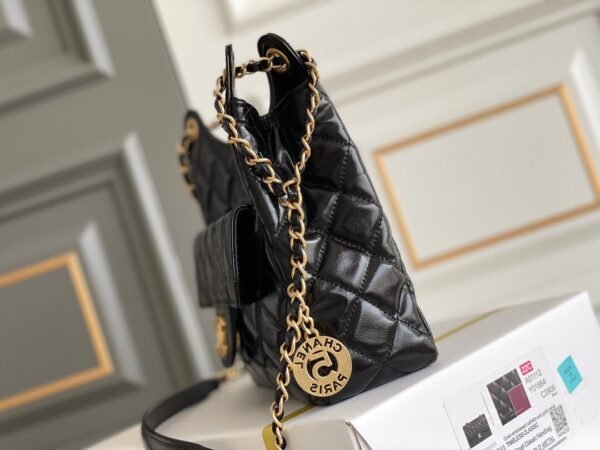 香奈儿 hobo 中号黑色 (4) CHANEL Hobo Bag Calfskin shoulder/crossbody Medium hobo bag