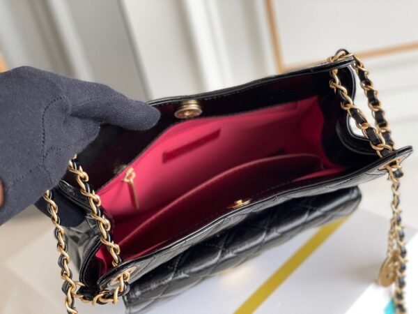 香奈儿 hobo 中号黑色 (8) CHANEL Hobo Bag Calfskin shoulder/crossbody Medium hobo bag