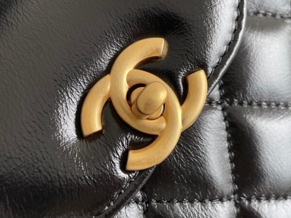 CHANEL KELLY SHOPPING BAG SHINY AGED CALFSKIN & GOLD HARDWARE