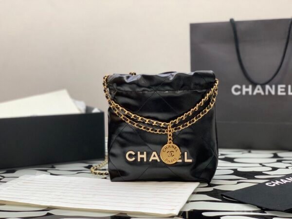 香奈儿 垃圾袋mini 黑色 (2) CHANEL 22 MINI HANDBAG Shiny Calfskin & Gold-Tone Metal