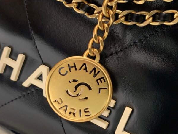 香奈儿 垃圾袋mini 黑色 (3) CHANEL 22 MINI HANDBAG Shiny Calfskin & Gold-Tone Metal